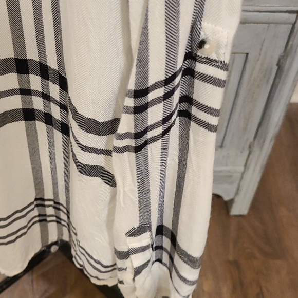 WORN ONCE STITCHFIX Flannel shirt - Picture 9 of 9